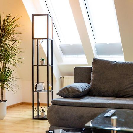 Moderne Dachgeschosswohnung - Parkplatz - Netflix Coburg Esterno foto