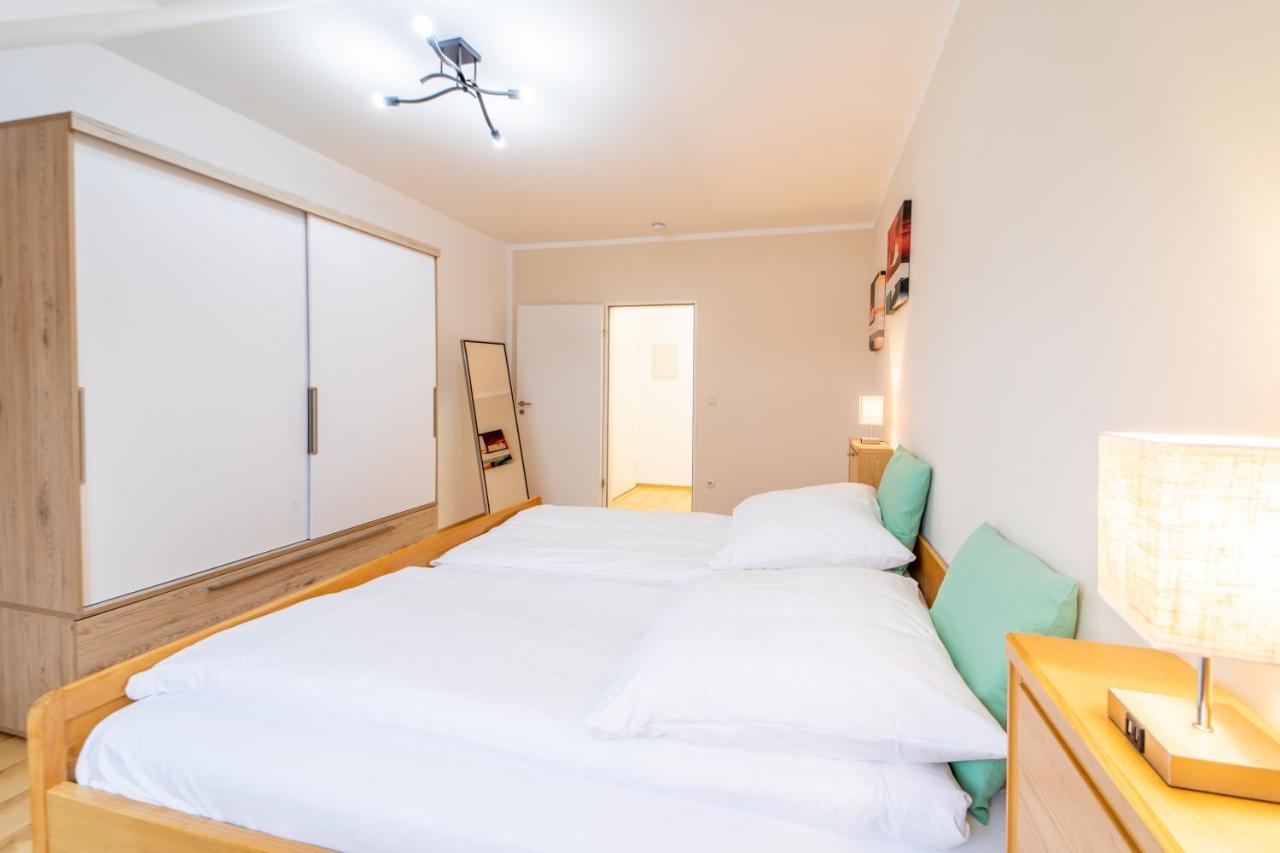Moderne Dachgeschosswohnung - Parkplatz - Netflix Coburg Esterno foto