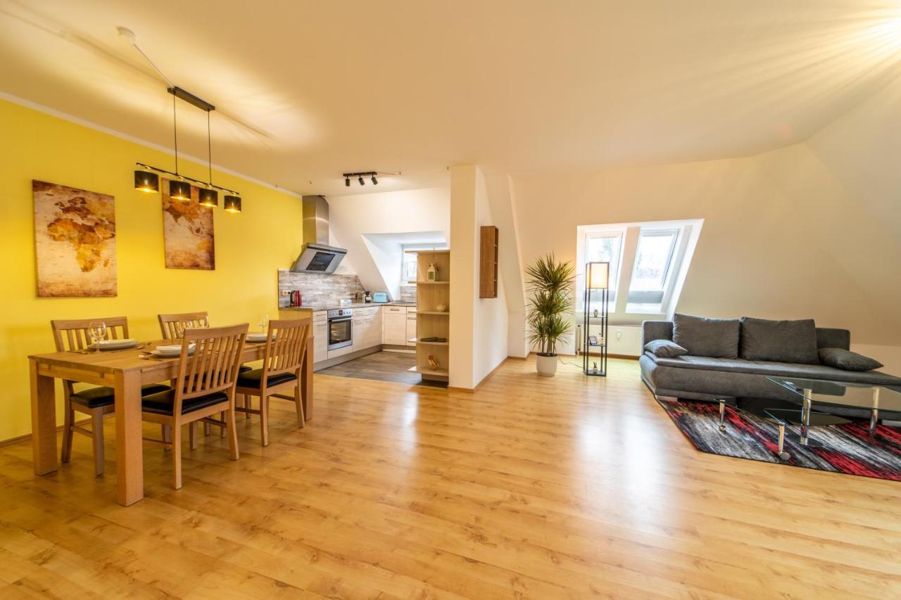 Moderne Dachgeschosswohnung - Parkplatz - Netflix Coburg Esterno foto