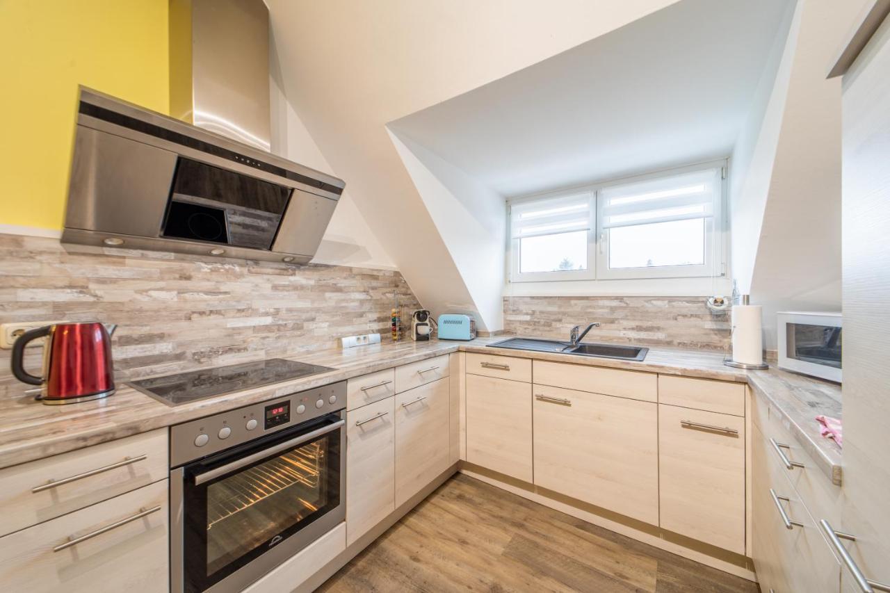 Moderne Dachgeschosswohnung - Parkplatz - Netflix Coburg Esterno foto