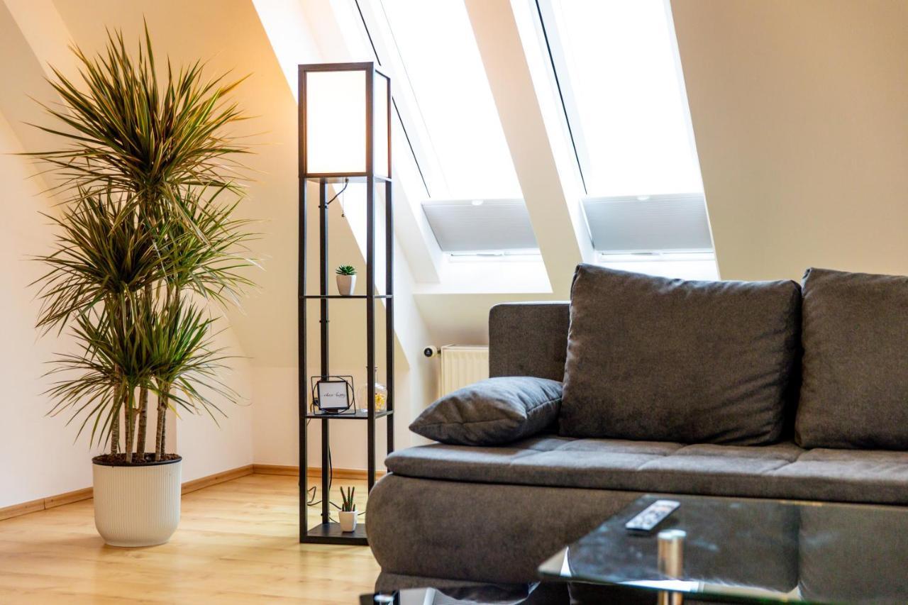 Moderne Dachgeschosswohnung - Parkplatz - Netflix Coburg Esterno foto